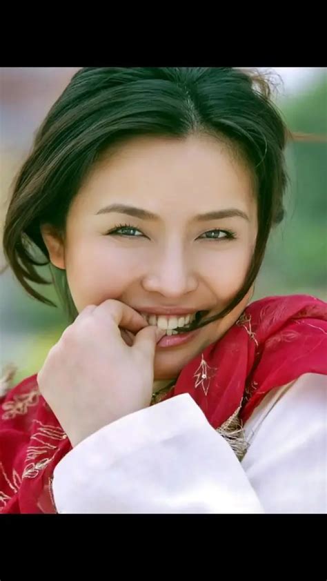 王澜是90年代美女演员之一，曾被誉为内地“王祖贤”，她长相甜美，一笑两个酒窝窝特别可爱，曾出演《红高梁》等影视剧_腾讯视频