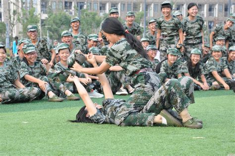 【镜头】900名学生彰显自信----濮阳市实验小学举行五年级军训展演活动_意志