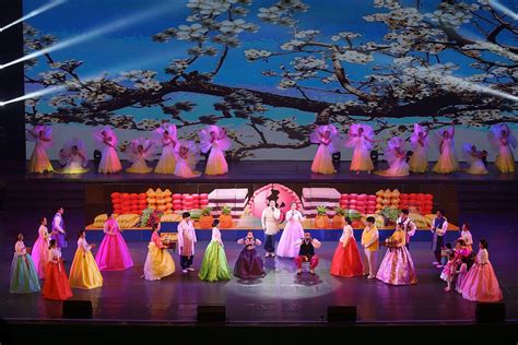 延边朝鲜族自治州成立65周年暨首届延边朝鲜族文化旅游节启幕