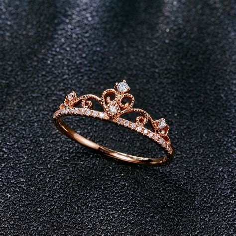 皇冠戒指的寓意和象征 戴皇冠戒指什么意思 – 我爱钻石网官网