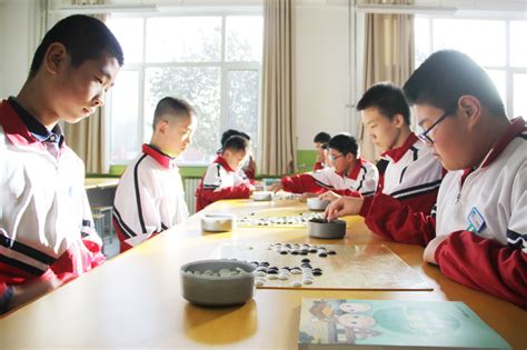 在围棋博弈中，培养学生大局观，长沙市天心区天鸿小学授牌为“全国围棋特色学校”-三湘都市报