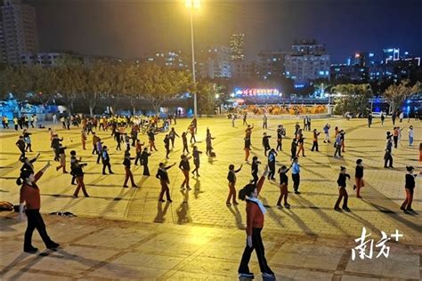 “中国第一运动”广场舞的正确打开方式_文体话题_新民网