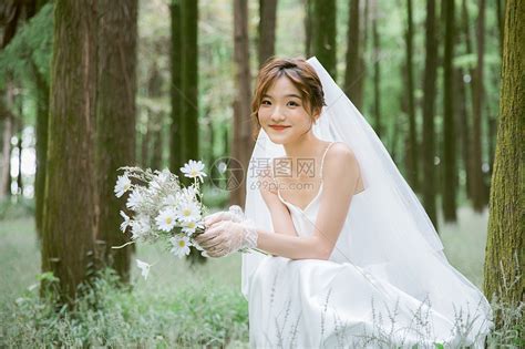 甜美女生森系婚纱照头像