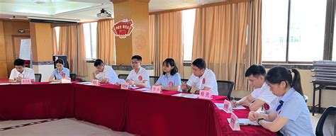 中石化十建公司在沂水县招工现场面试审核有关证件。_沂水大众劳务有限公司