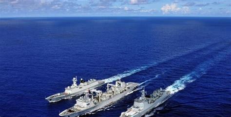2020最后一天，两艘美国军舰穿航台湾海峡，外交部回应_凤凰网视频_凤凰网