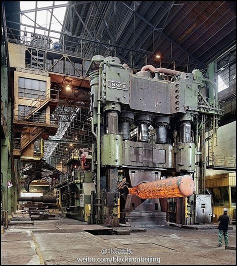 巨型扎钢机，4000吨级以上的大家伙，一个钢铁企业的核心设备，甚至是一个国家工业的核心设备，我国好像比较晚才拥有这玩意，曾被列为国家科工重要工程。