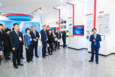 北京激光加速创新中心2拍瓦激光器进场安装仪式举行