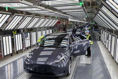 特斯拉上海工厂扛起“半边天”，国产Model 3正式出口欧洲|界面新闻 · 汽车