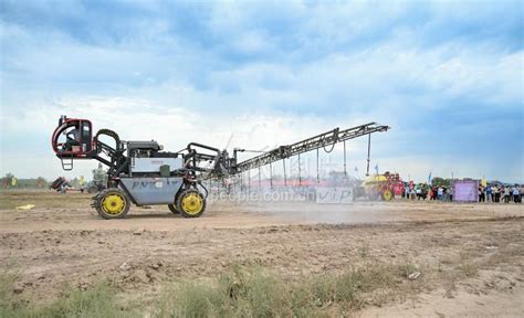 2023新疆现代农业机械演示展示交易会在昌吉开幕-人民图片网