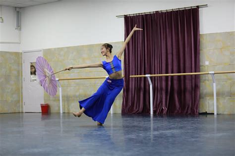 拉丁群舞《黄河》编导：王鑫 表演：上海戏剧学院舞蹈学院、上海戏剧学院附属舞蹈学校