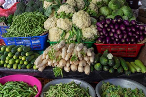 当地蔬菜市场有各种新鲜高清图片下载-正版图片505900032-摄图网