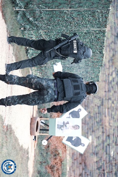 武警山地围剿战斗训练 “恐怖分子”瞬间被击毙--图片频道--人民网