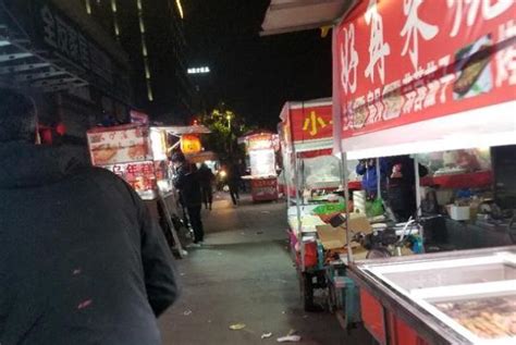 地摊经济上线 南京丹凤街夜市红火有序_新华报业网