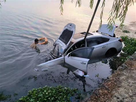车掉进水里如何自救-太平洋汽车百科