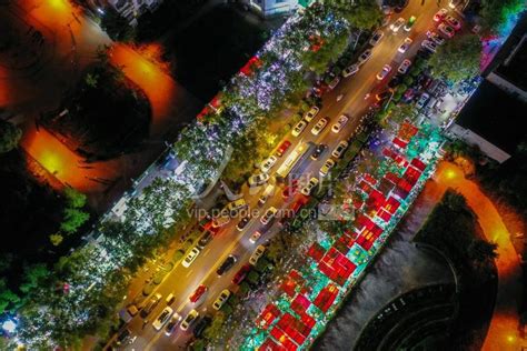 江苏徐州：民富园夜市人气旺-人民图片网
