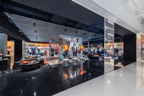 NIKE北京品牌体验店开业，为耐克在中国首次通过战略合作伙伴落地的零售概念店|耐克|北京市|NIKE_新浪新闻