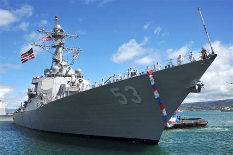 美国海军阿利伯克级驱逐舰迪凯特号驶离圣迭戈__财经头条