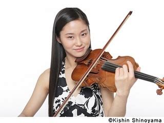 小提琴女神哈恩演奏巴赫《g小调第一小提琴协奏曲》 - 微文周刊