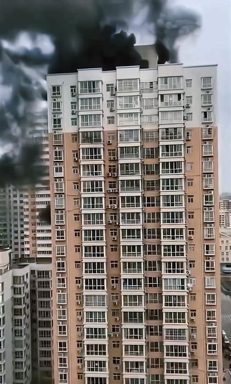 武汉百年老建筑遭遇火灾 事故原因已查明 - 精选轮播图 - 新湖南