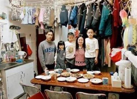 最真实的香港“贫民窟”：三人蜗居十平米房子，为什么不来大陆？|大陆|贫民窟|房子_新浪新闻
