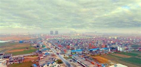 安徽滁州定远县的炉桥镇，人口约10万，是全国重点镇之一__财经头条