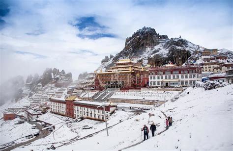 西藏昌都：孜珠寺雪景-人民图片网