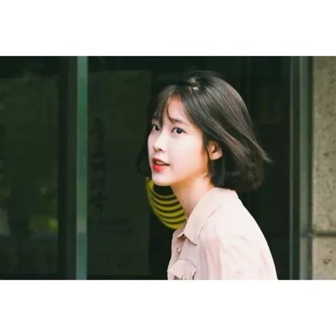 白边甜美女生头像