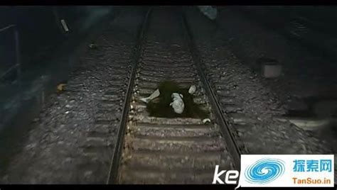 深圳地铁11号灵异事件，地铁惊现无头尸体被砍四肢(极恐）-火焰兔
