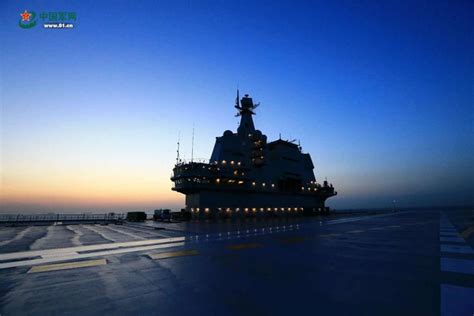中国第二艘航母完成首次出海试验返回大连-大河网