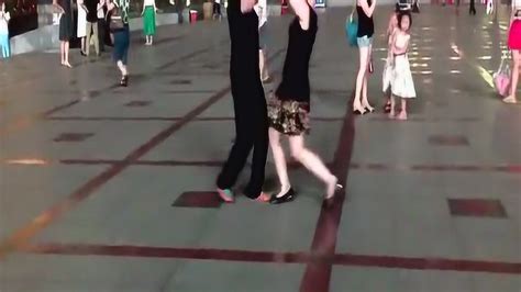广场舞：优美快三拉花三步踩舞蹈示范_腾讯视频
