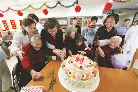 喜迎重阳节 百岁老人集体庆祝生日-上海市虹口区人民政府
