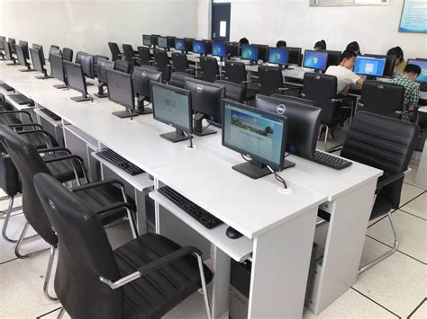 智慧触手可及的微机房 - 校园风貌 - 连云港高级中学