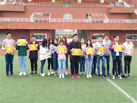 信息工程系成功举办男生节“五人六足”团队比赛-滁州职业技术学院