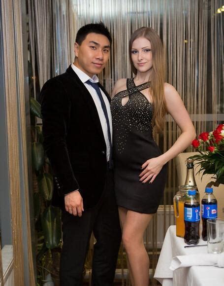 越来越多的乌克兰 俄罗斯美女愿意远嫁中国，直击异国恋的情侣们|乌克兰|小伙子|女神_新浪新闻