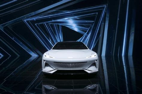 吉利银河首款智能电混SUV银河L7将亮相2023上海国际车展-华夏EV网