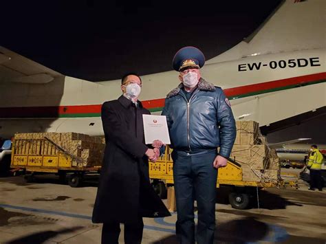 王开轩司长赴北京首都国际机场接收白俄罗斯紧急医疗物资援助