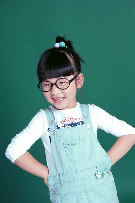 泰国六岁童星拿下选美冠军 颜值极高还是专业模特-搜狐大视野-搜狐新闻