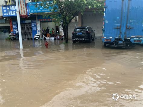 强降雨袭广东 德庆多路段出现“水浸街”-天气图集-中国天气网