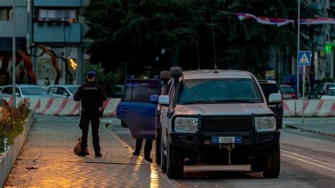 科索沃警察与塞族人交火致局势升级 塞尔维亚欲向科索沃派兵_凤凰网