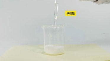 常温下甲酸（HCOOH）是一种无色、有刺激性气味的液体，与浓硫酸混合加热