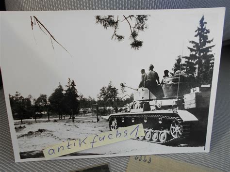 Panzer vom Typ V Panther mit Kennzahl 713 an der Ostfront 1944 — Postimages