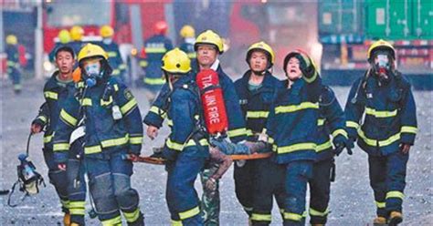 中国上海消防车出警忒震撼了！_腾讯视频