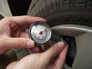 汽车胎压多少合适？为什么轮胎看起来总是没气？
