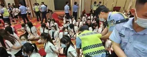 广东佛山：某国际大酒店多名年轻女子因涉黄被抓，场面非常壮观_工作_人员_高大上