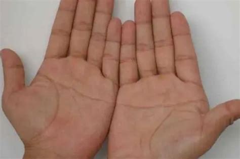 【手相】男女手纹断掌的手相解析-手相面相-天居阁