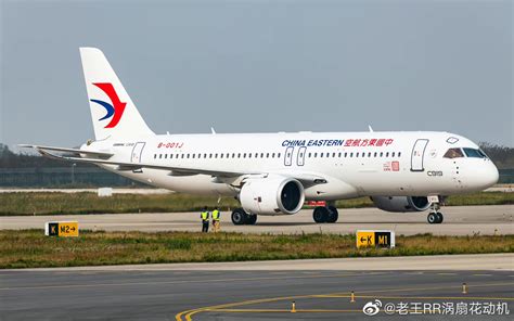 C919首次从上海浦东飞抵宁夏固原六盘山机场