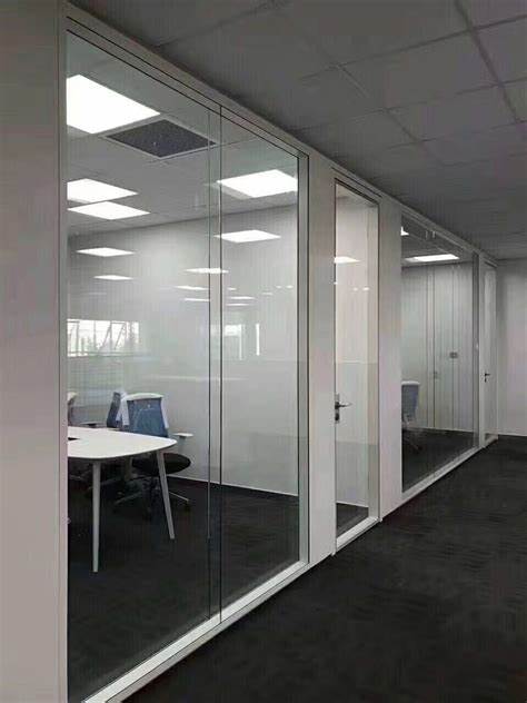 玻璃隔断墙办公室(办公室隔断玻璃多少钱一平方)