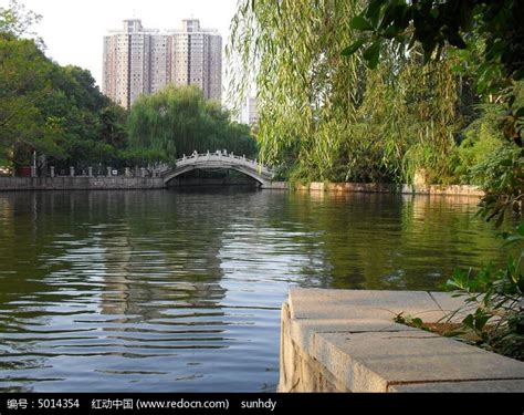 小桥与湖面高清图片下载_红动中国