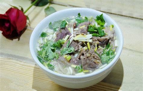 羊肉汤的吃法大全_羊肉汤怎么吃好吃_羊肉汤的家常吃法合集-聚餐网