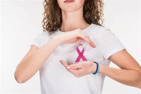乳腺癌的15个征兆图片，警惕腋窝淋巴结肿大和乳房肿块 — 神奇养生网